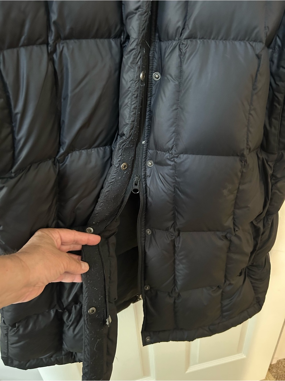 The North Face Women's XL Long Puffer Coat in Black - Picture 5 of 10